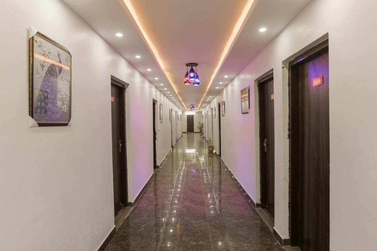 Hotel O Red Velvet Rooms & Banquet Faridabad Exterior photo