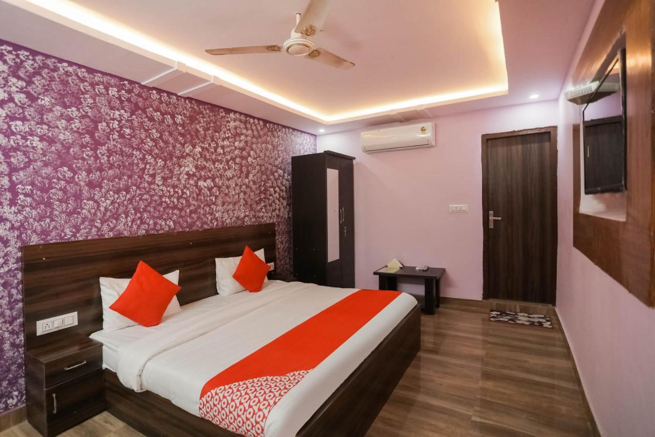 Hotel O Red Velvet Rooms & Banquet Faridabad Exterior photo