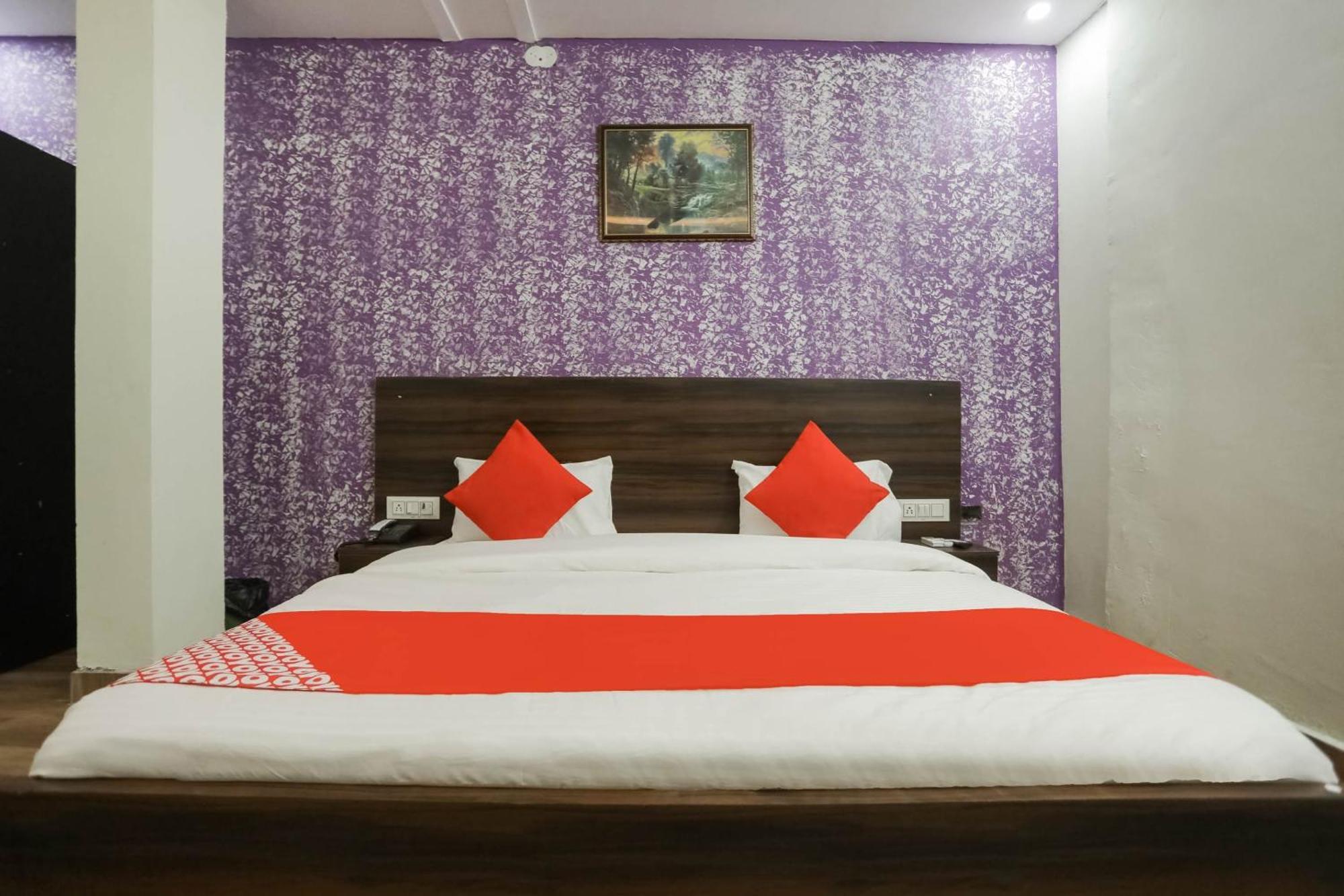 Hotel O Red Velvet Rooms & Banquet Faridabad Exterior photo