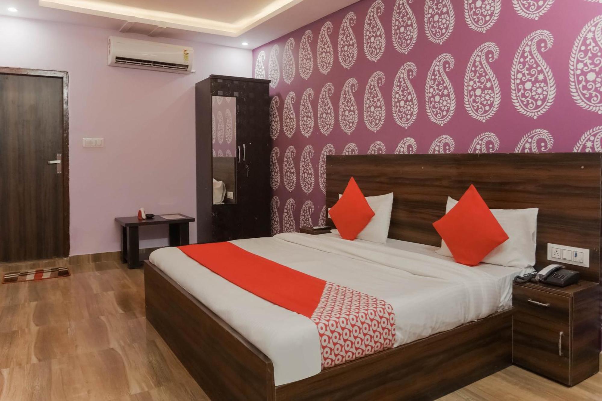 Hotel O Red Velvet Rooms & Banquet Faridabad Exterior photo